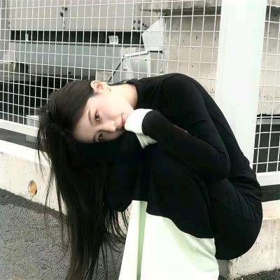 当红小花与神秘男子同车离开，后援会发声明，一个月持续发酵