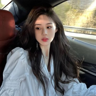 一线女星深夜共进晚餐，本人沉默不回应，深夜引热议